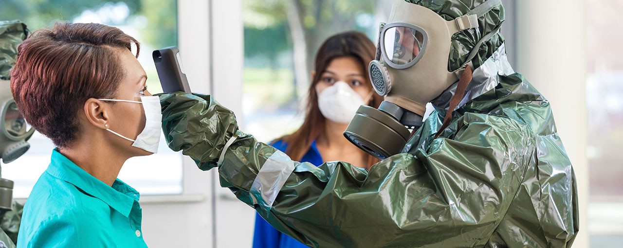 Doctor-in-hazmat-suit-examining-woman-during-contagious-outbreak-50467036-3XL